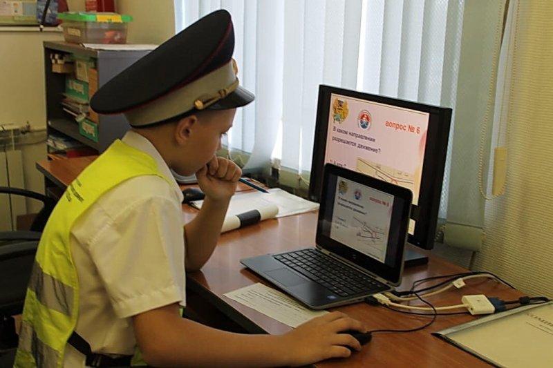 В Молчановском районе сотрудники полиции приняли участие в состязании юных инспекторов движения